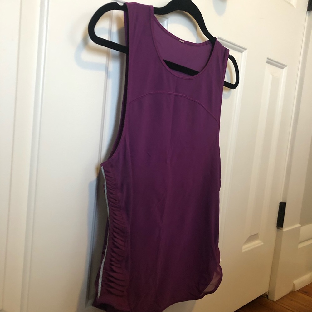 Lululemon running tank, reflective detailing
